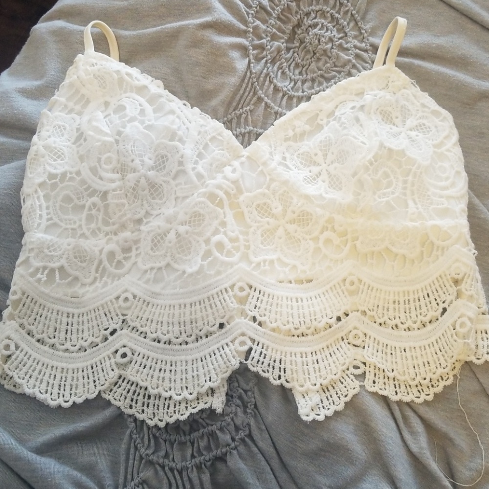White lace croptop
